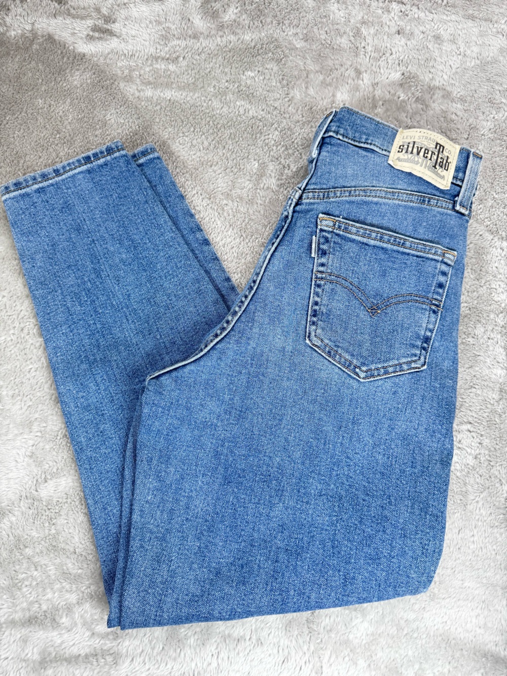 Levi's SilverTab Women Light Wash Mom Jean W27 L27 High Rise Tapered Denim